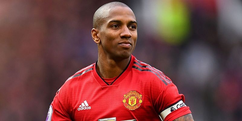 Ashley Young - cầu thủ ăn vạ nổi tiếng