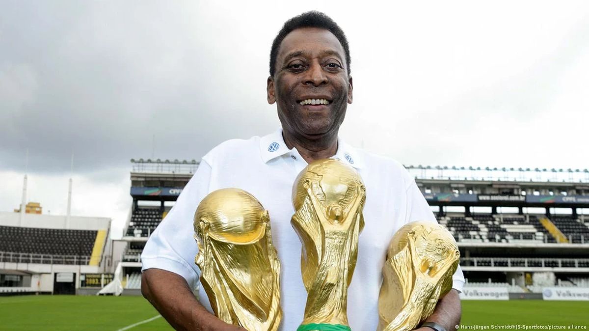 Vua bóng đá Pele là cầu thủ duy nhất trong lịch sử 3 lần vô địch World Cup.