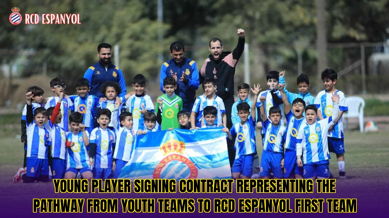 Young player signing contract representing the pathway from youth teams to RCD Espanyol first team